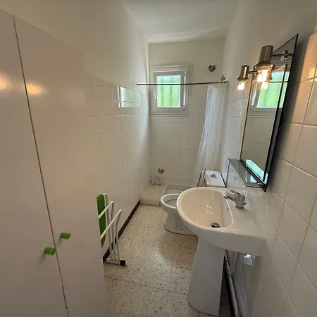 아파트 80m De La Au Rdc D'une Maison 1 4 Couchages Cour Lxrv9a